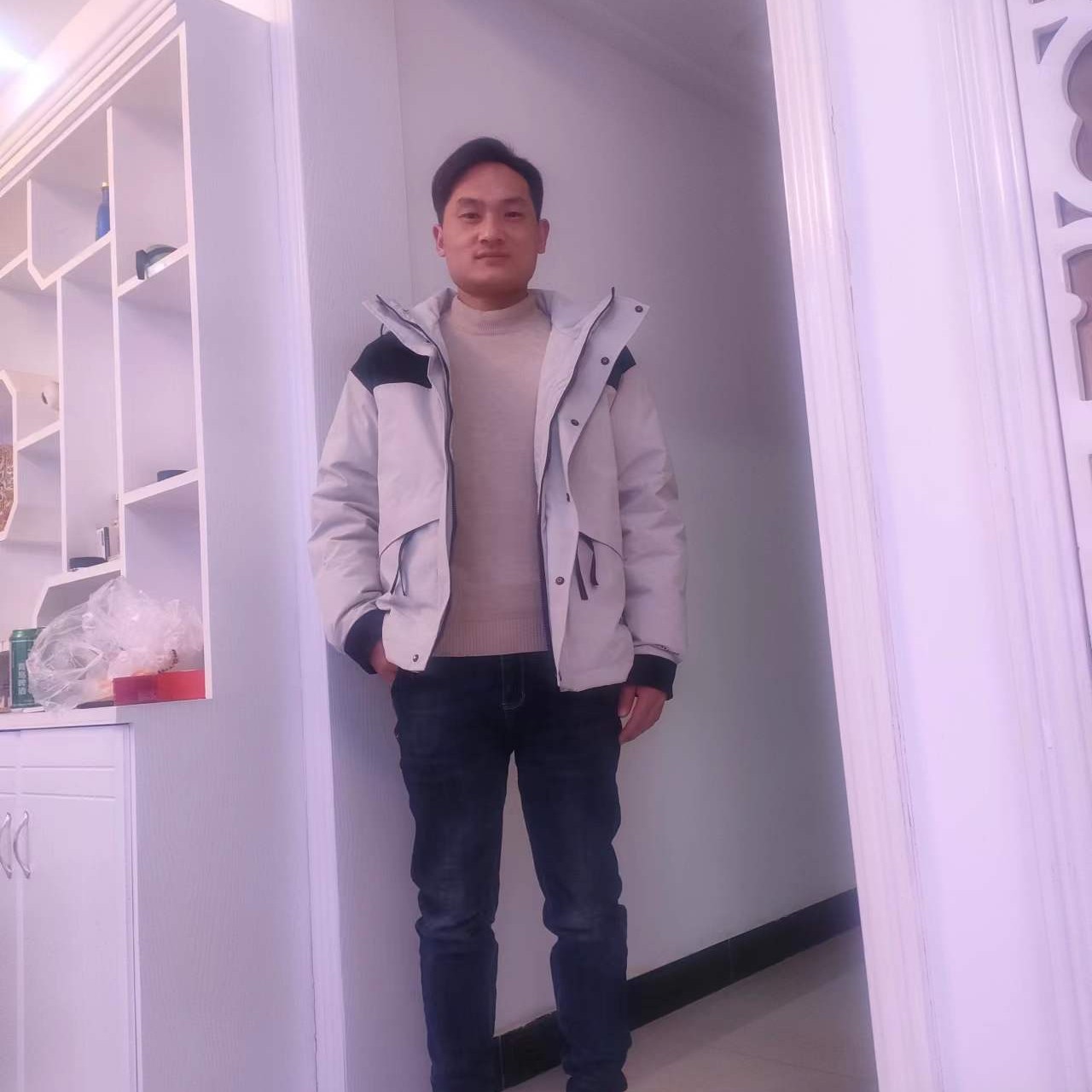 烤鸡回首幽默的照片