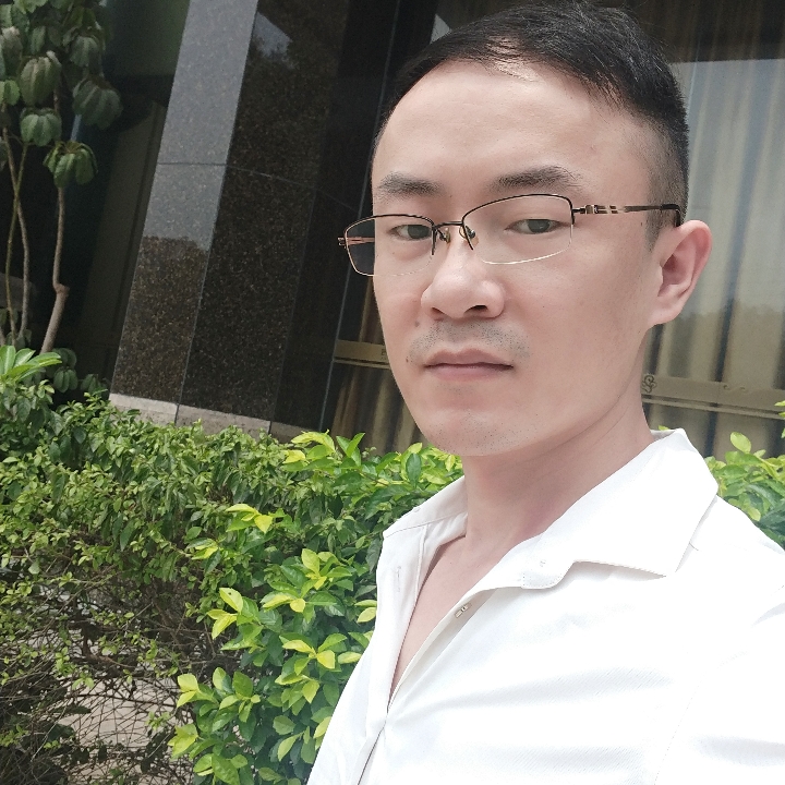 肩上草长莺飞的照片