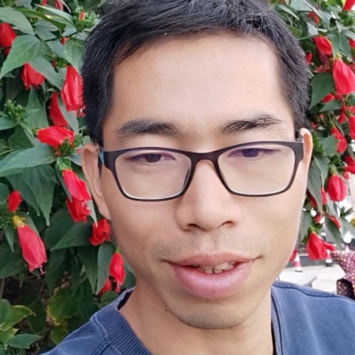 浪儿尖山一轮弯月的照片