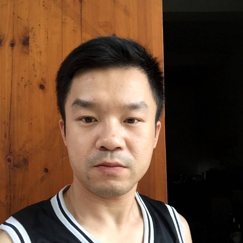 枕头蹙眉落拓的照片