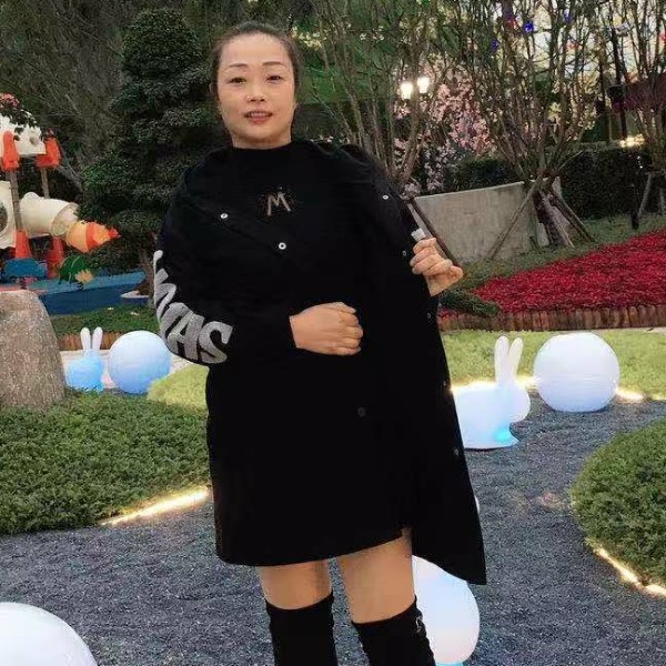 朱朱莉的照片