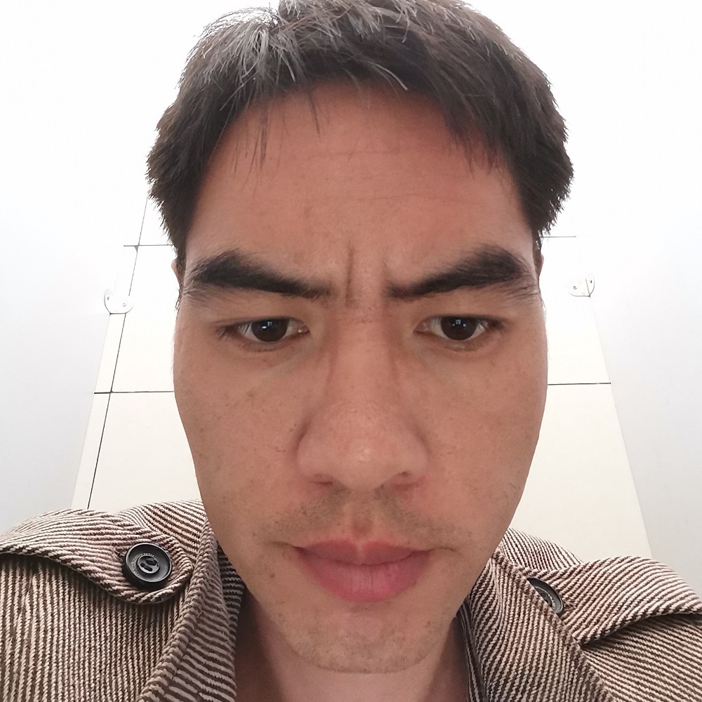中心的无语的照片