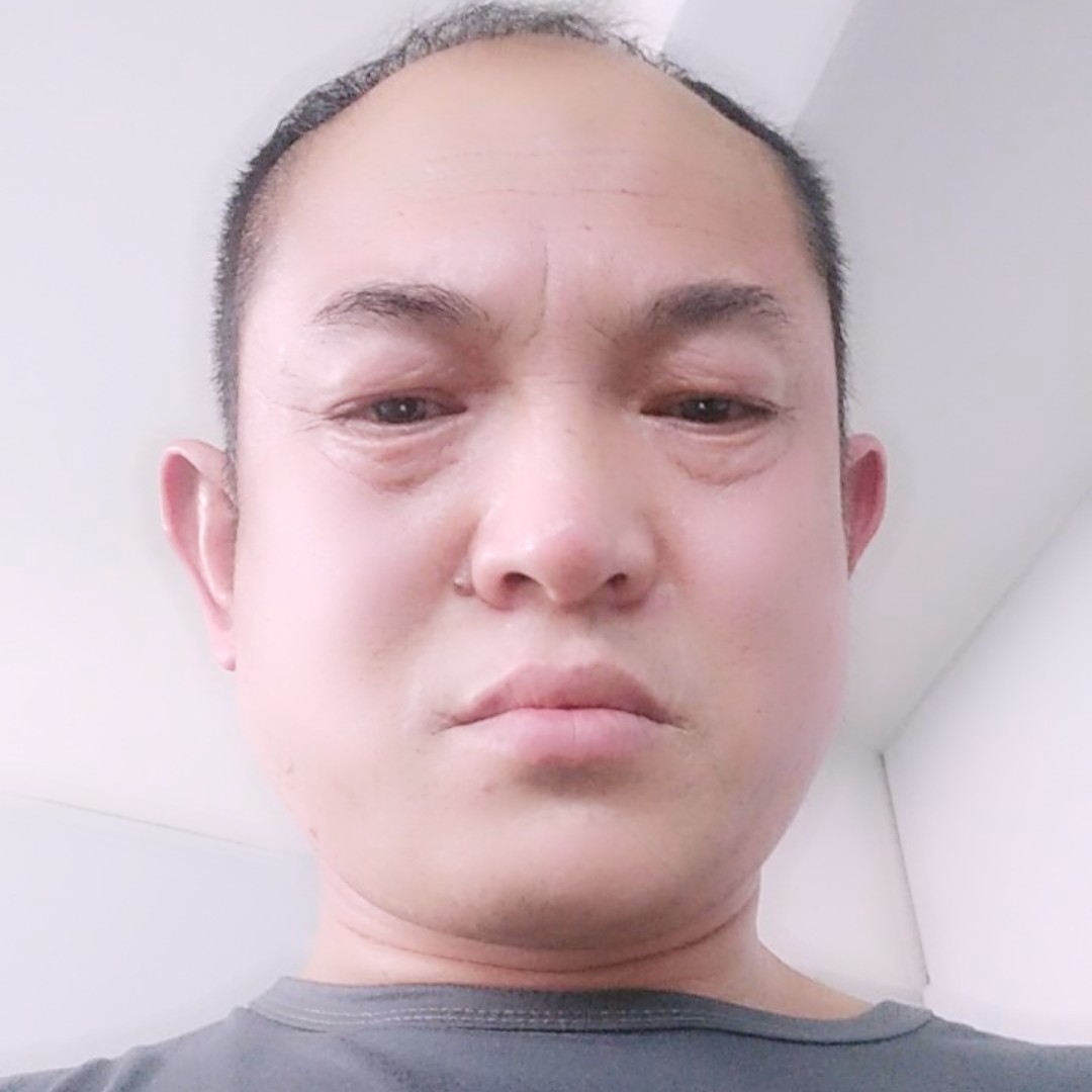 张伟49的照片