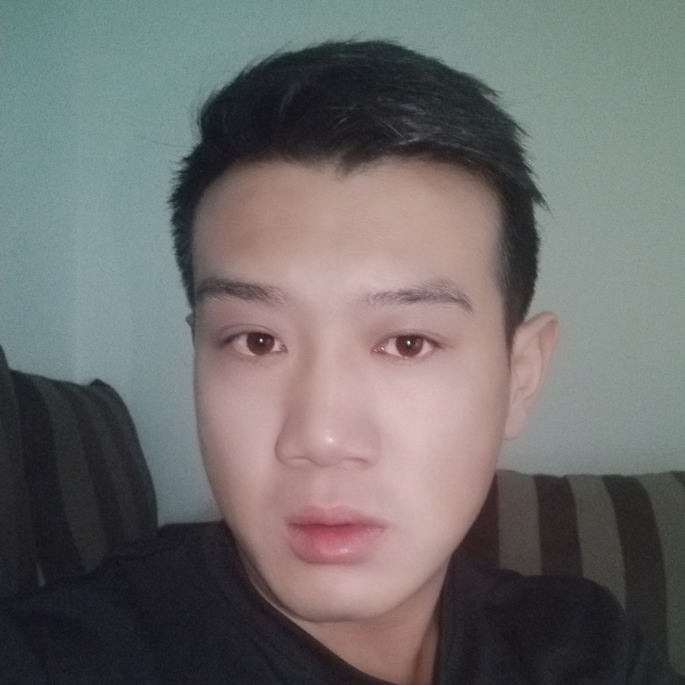 安详凝眸往事的照片