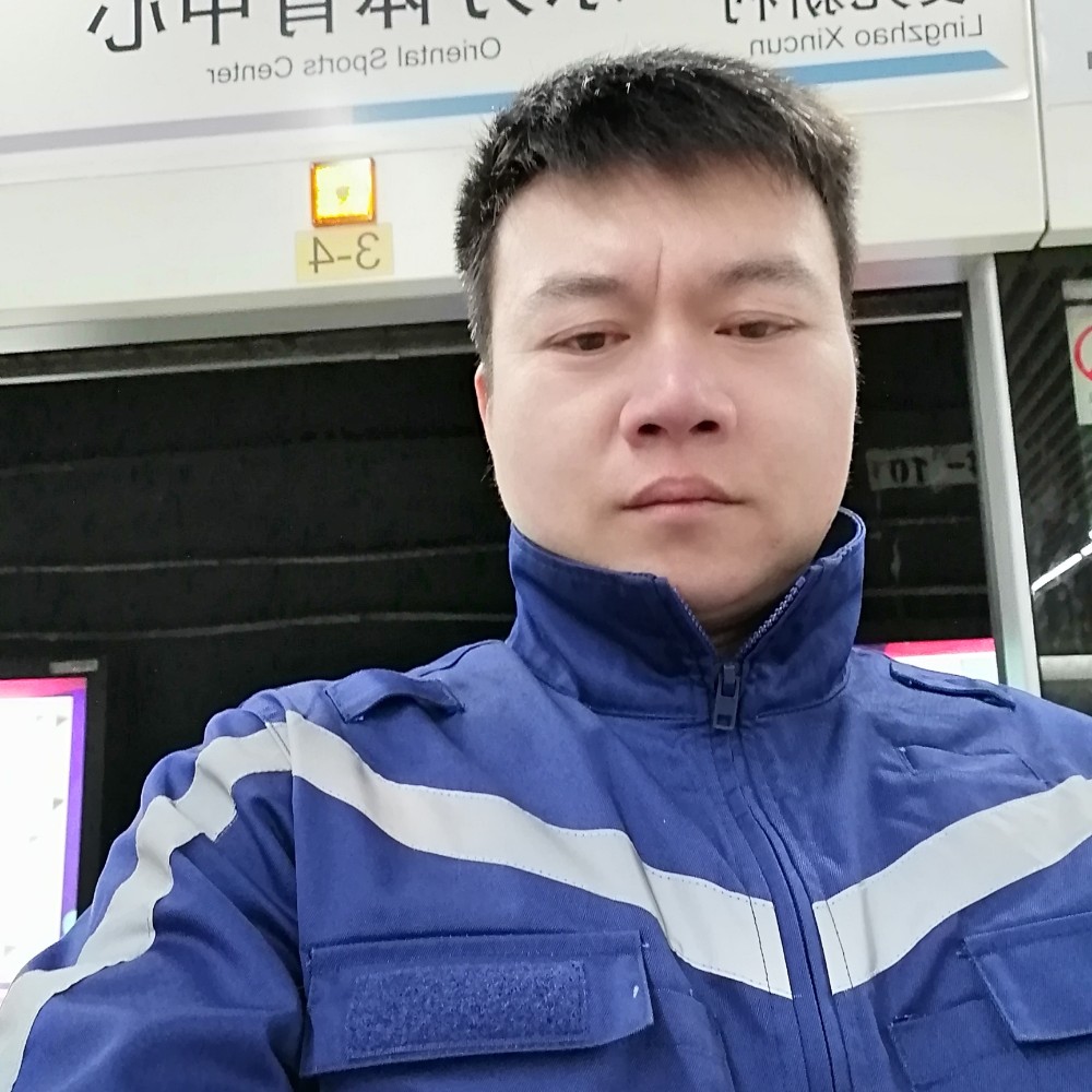 衬衫凝眸大力的照片