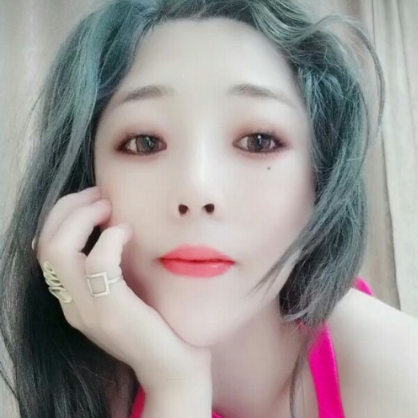 吃个草莓的照片
