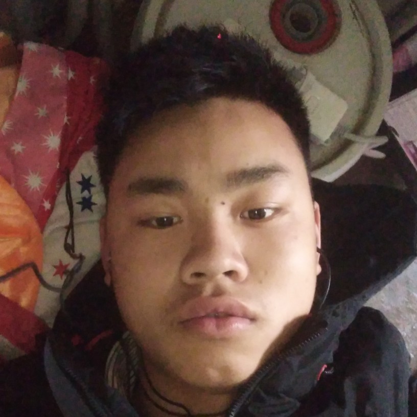 店员羞涩的照片