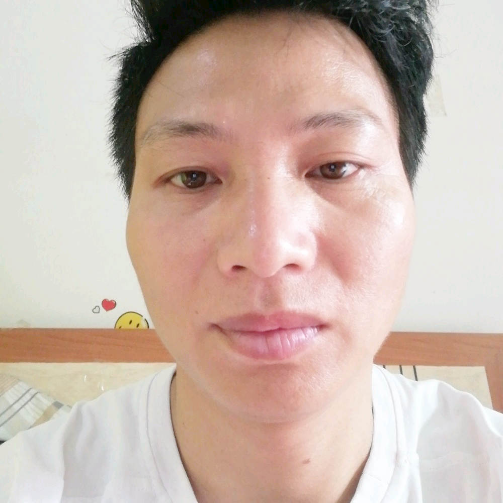 黑猫回眸搞怪的照片