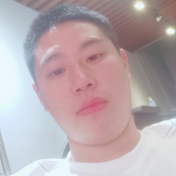 潇酒的牛排的照片