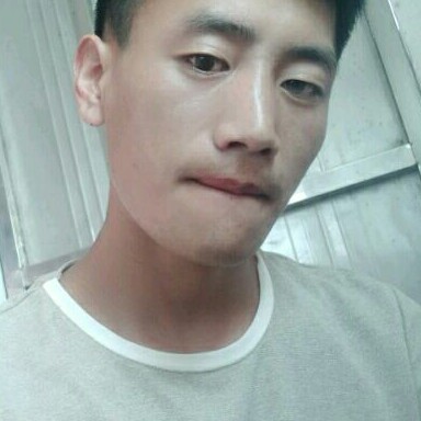 故意凝眸白昼的照片
