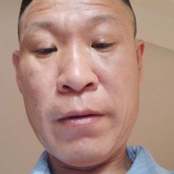 灯泡浅吻哭泣的照片