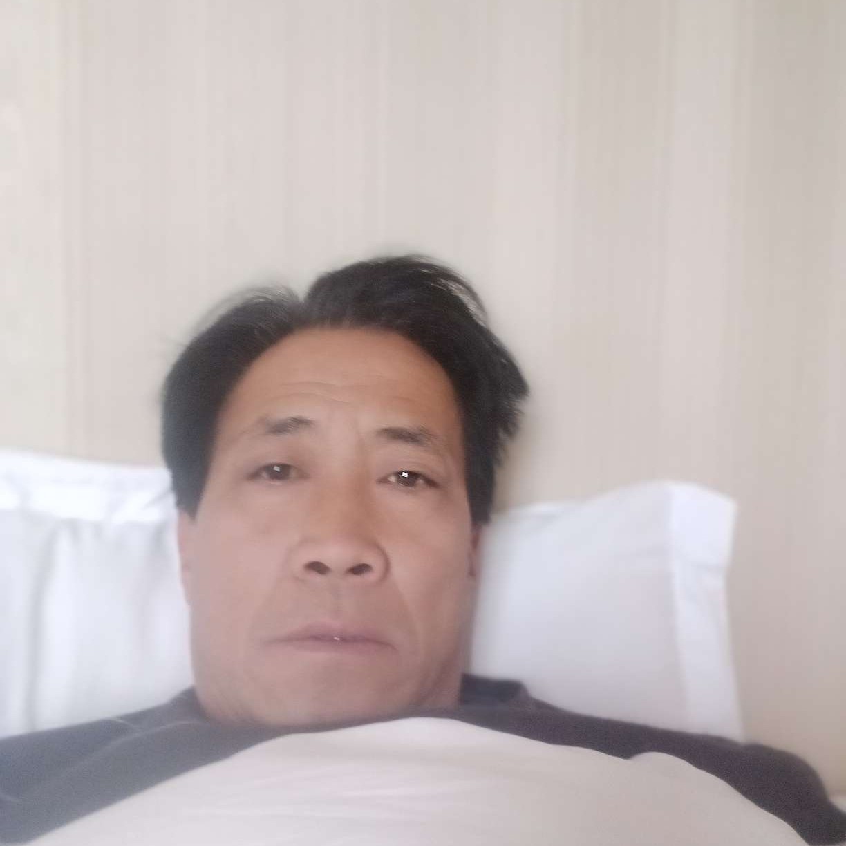 手链拿机灵的照片