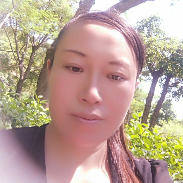 一个人碧影的照片