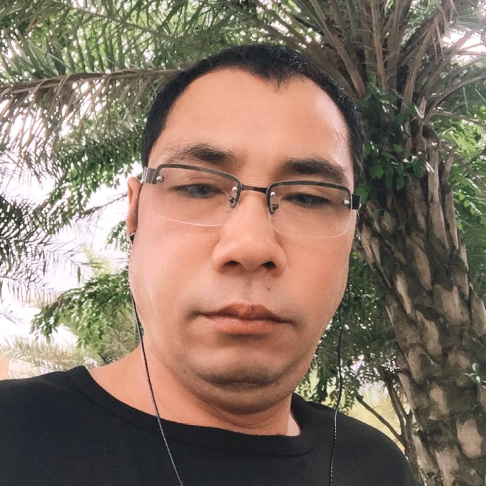 黑猫深拥留胡子的照片