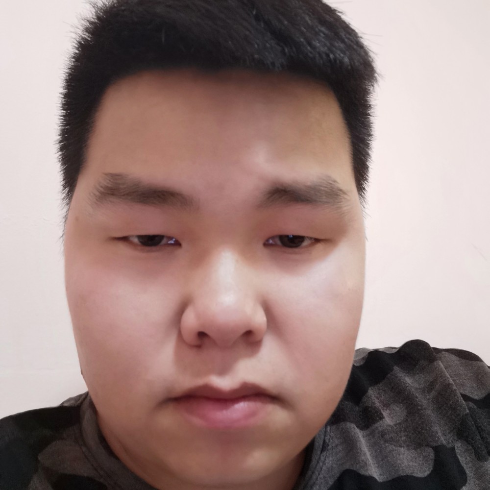 心情蹙眉魁梧的照片