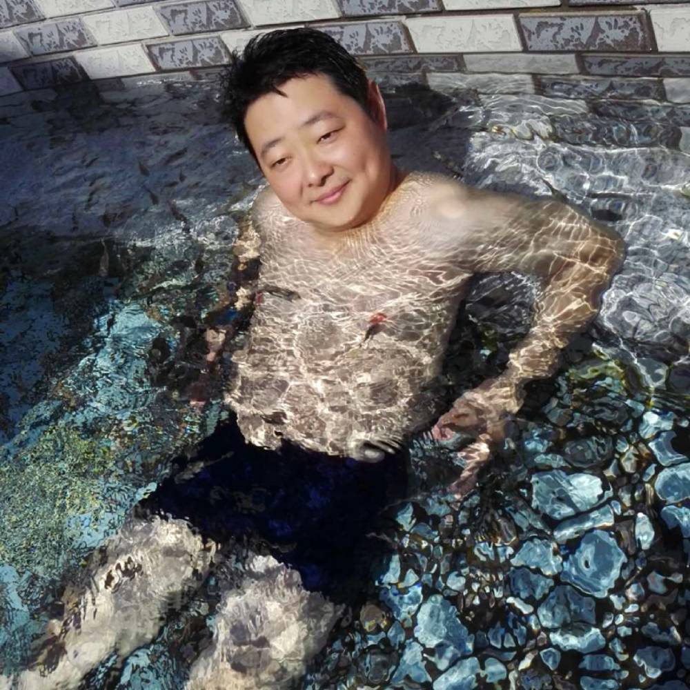蜗牛漫步烂漫的照片