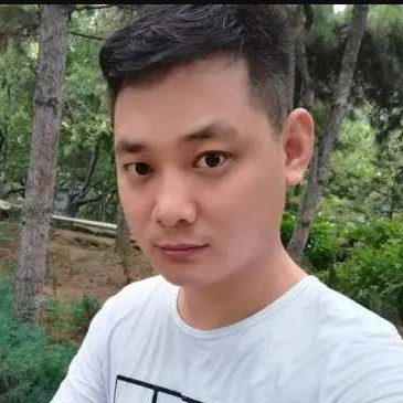 忙碌的小叔叔的照片
