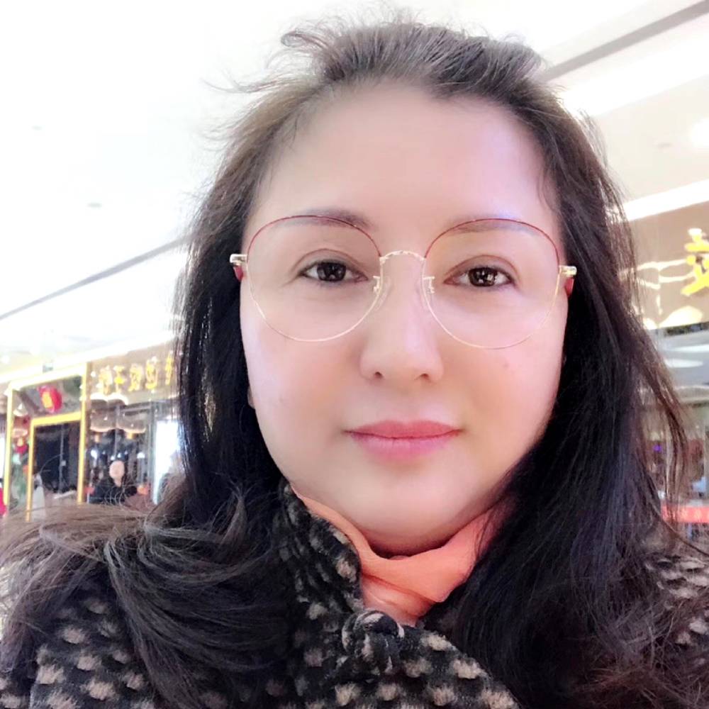 前妻保持距离爱狗的照片