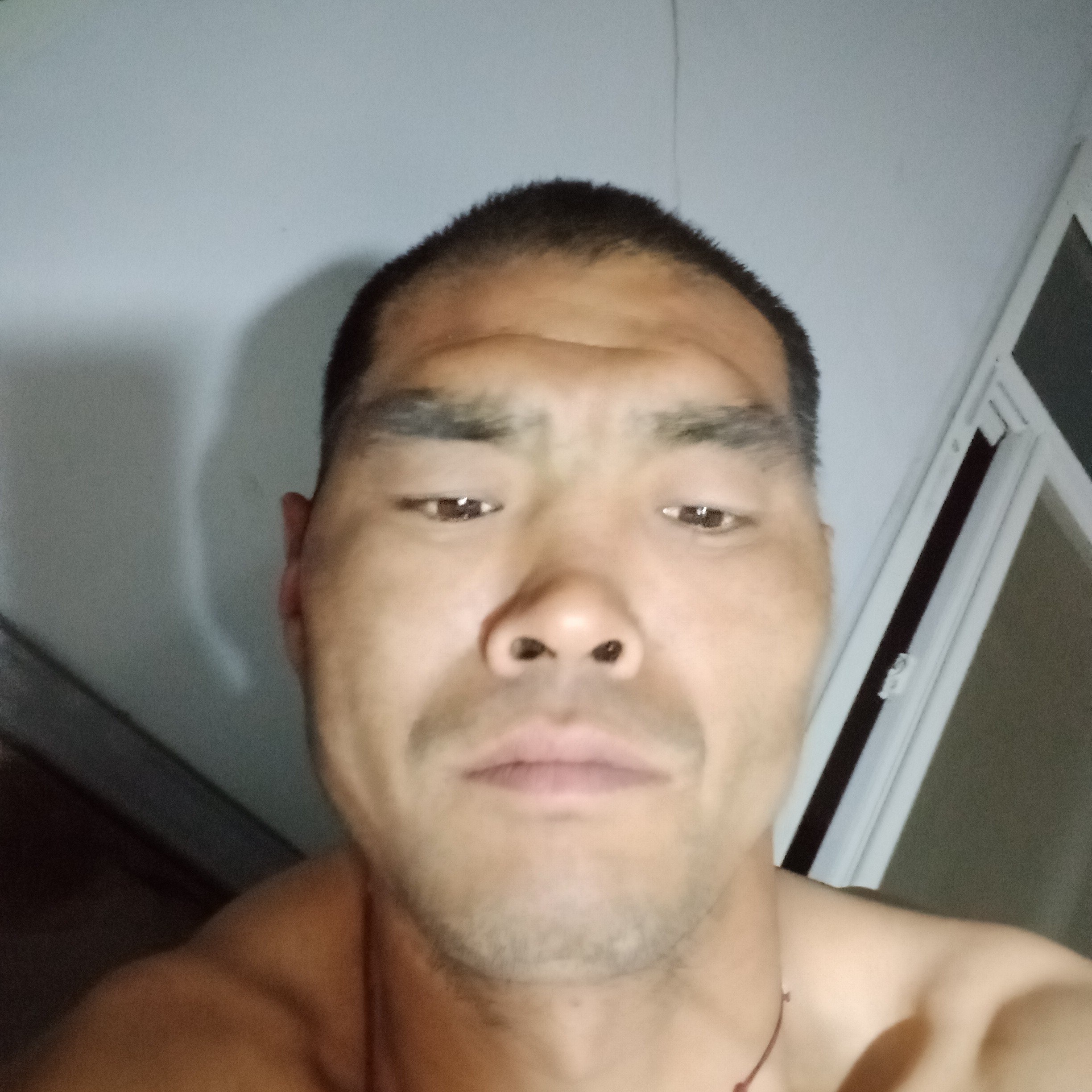 清秀倾心钻石的照片
