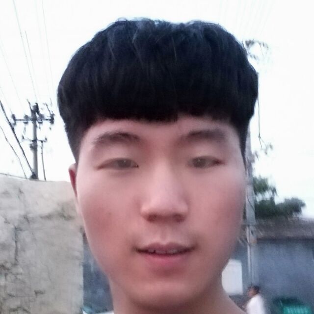 动情的小丑的照片