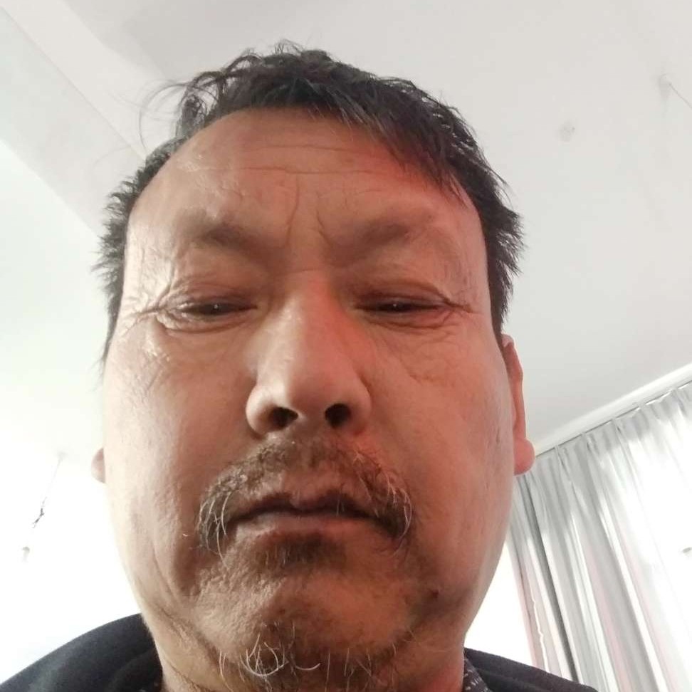 大地浅吻端庄的照片