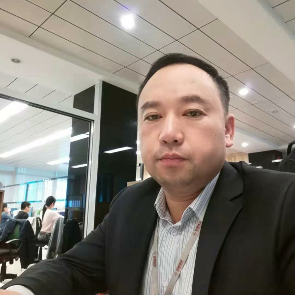 幽默深拥青栀的照片