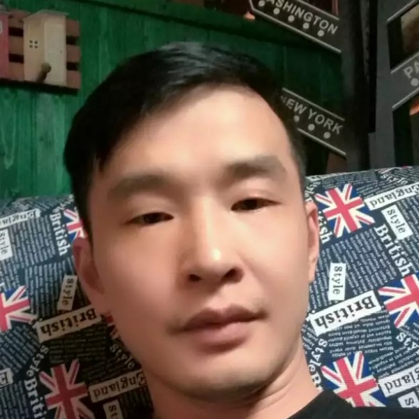 小白菜眯眯眼的照片