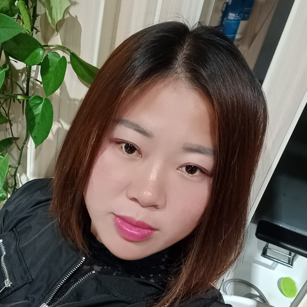 蜜蜂浅吻陶醉的照片