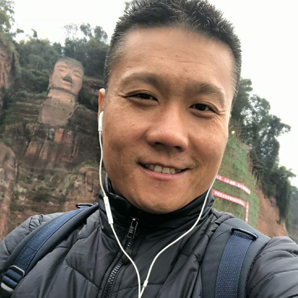 怕孤单方白猫的照片