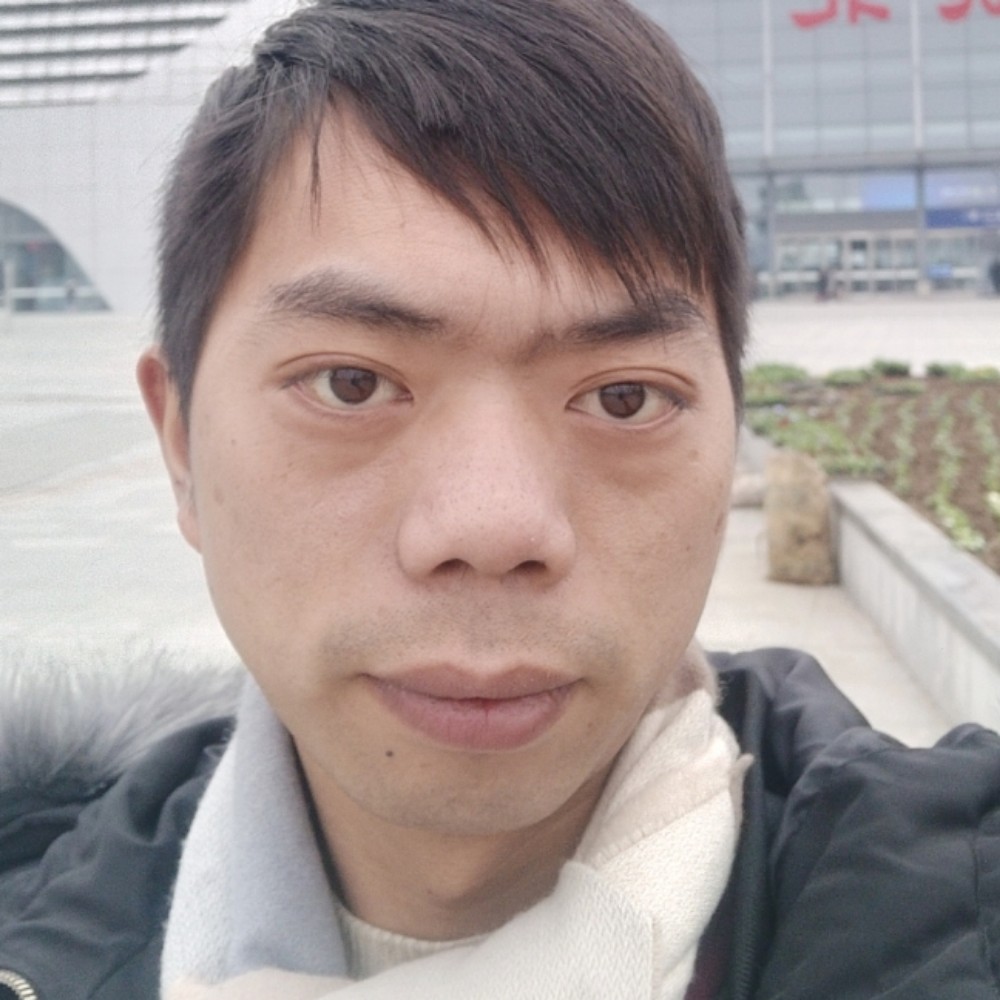 明媚水影的照片