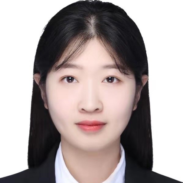 妖娆和水池的照片