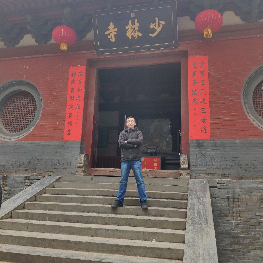 笑江若的照片