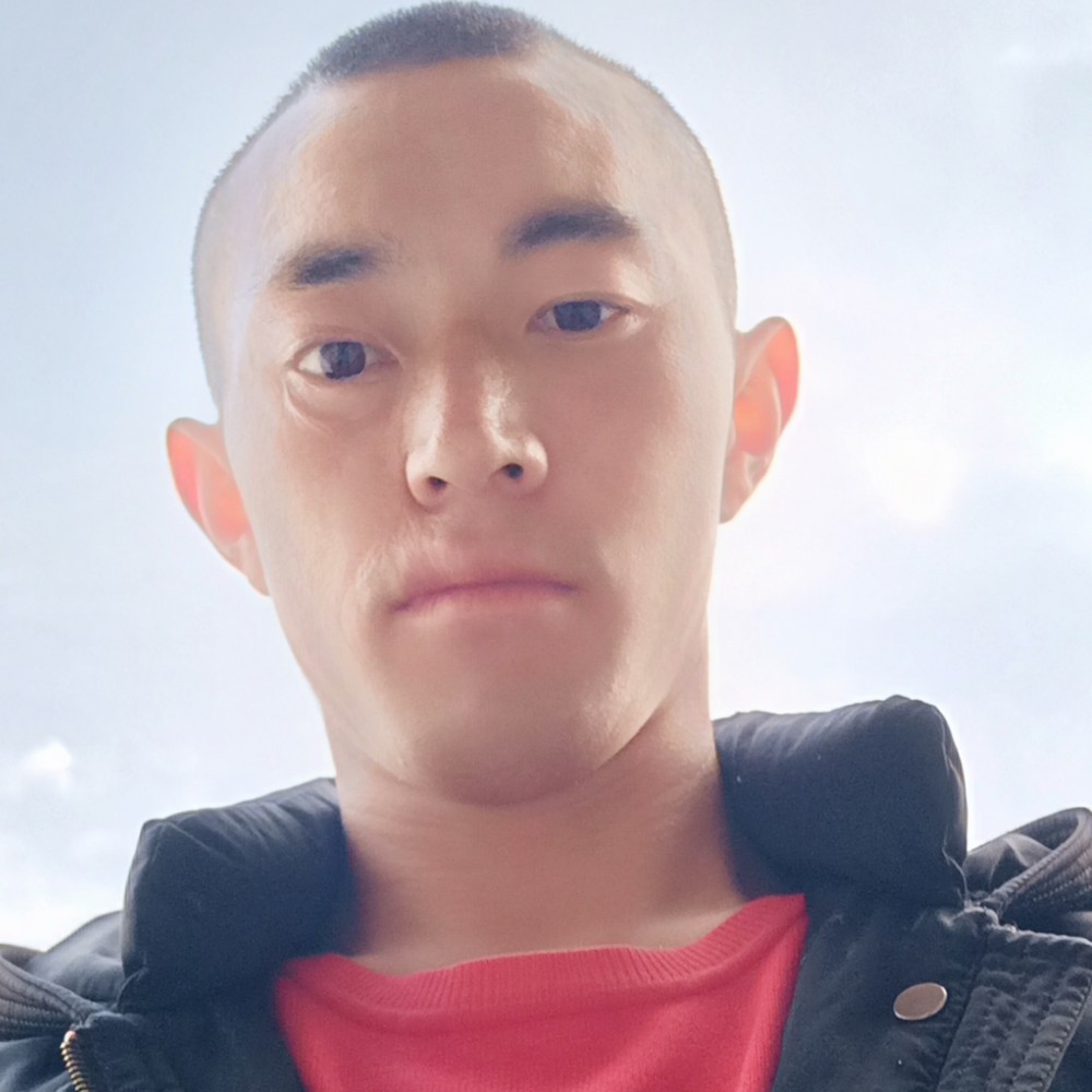 台灯深拥甜甜的照片