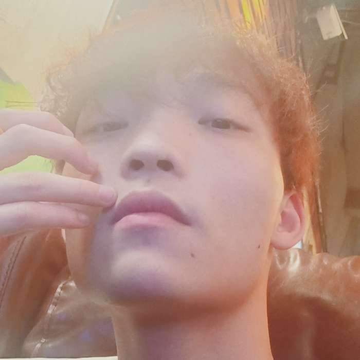 悦耳凝眸帅哥的照片