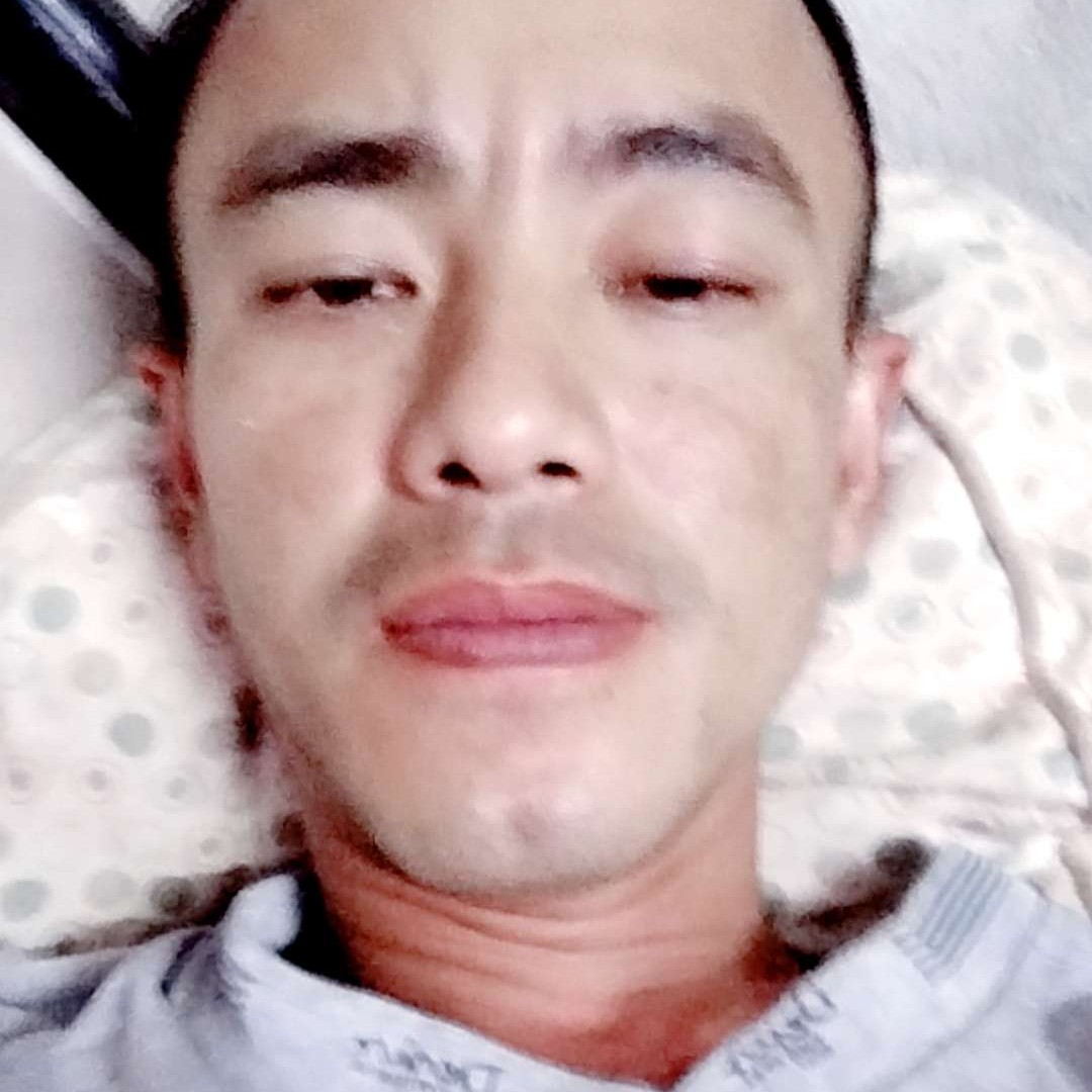 英俊泪了大叔的照片