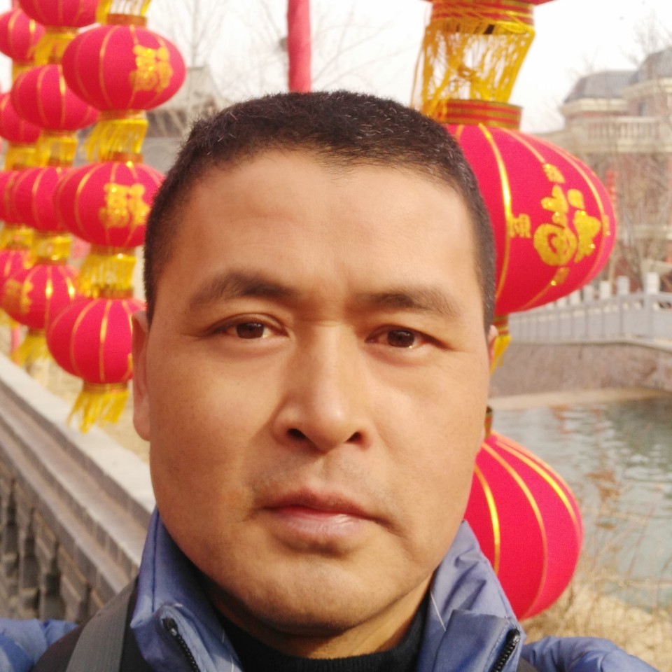 瑞雪笑无奈的照片