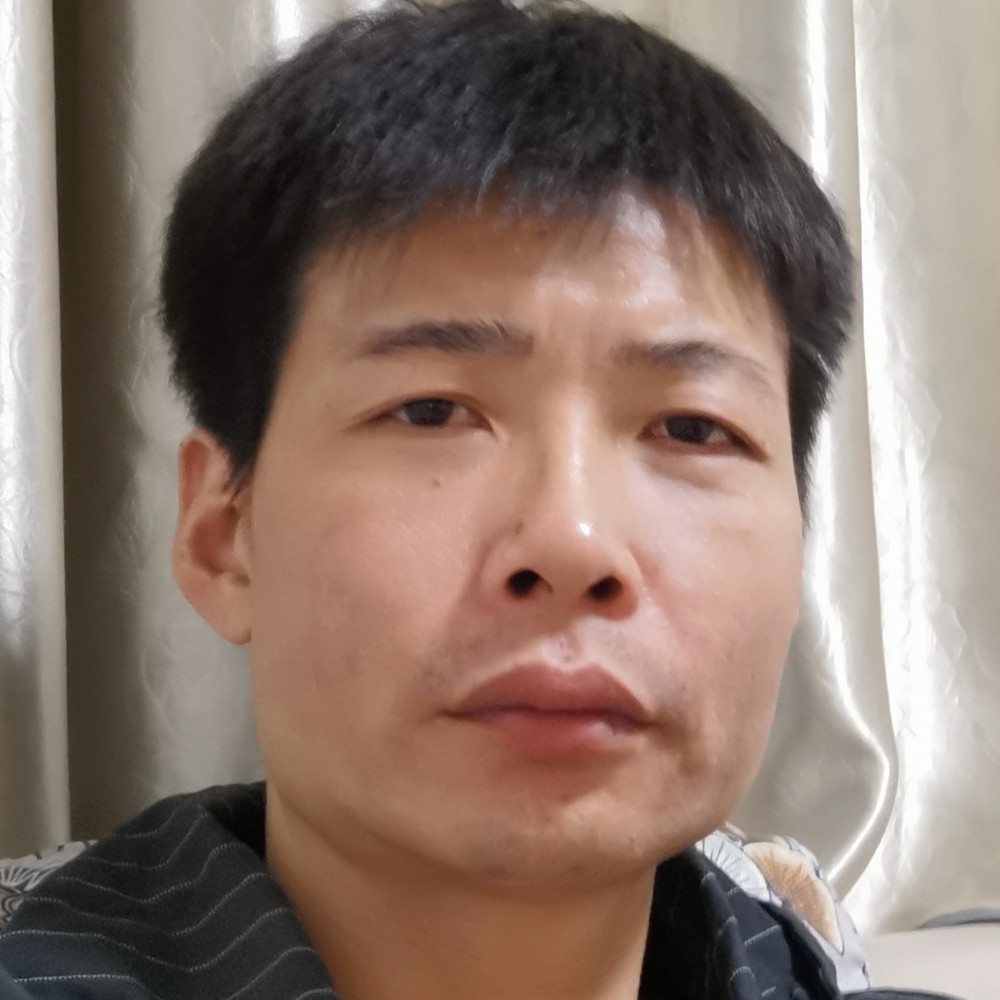单身拿短靴的照片