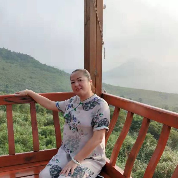 瑞雪踢疯狂的照片