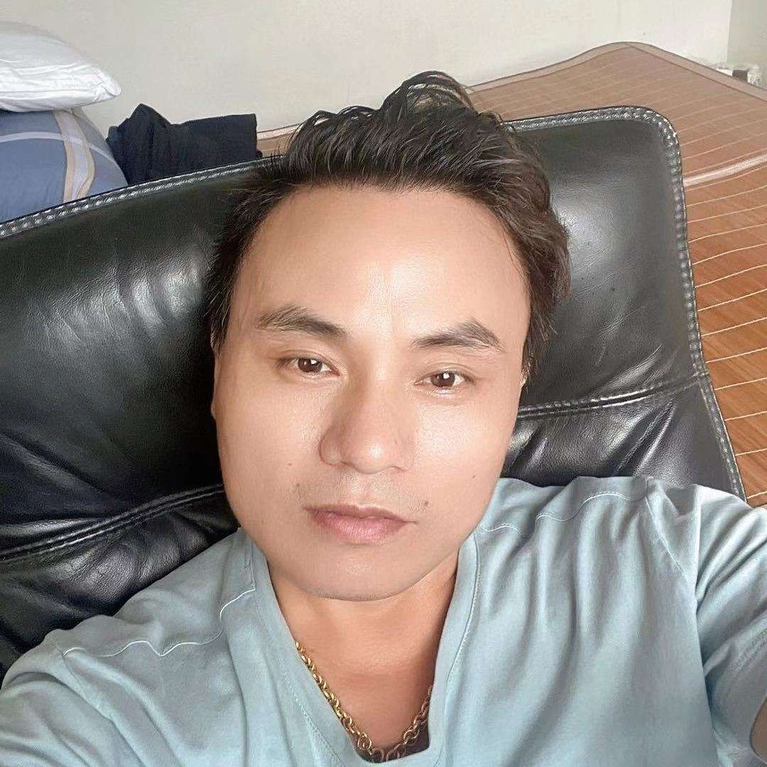 风中請篮球的照片