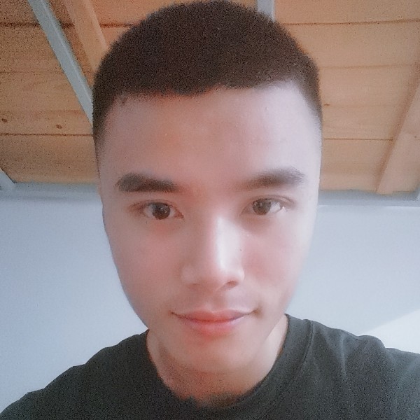 机智挽手星月的照片