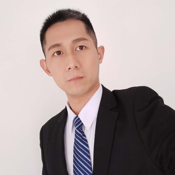 一起拉着小手走的照片