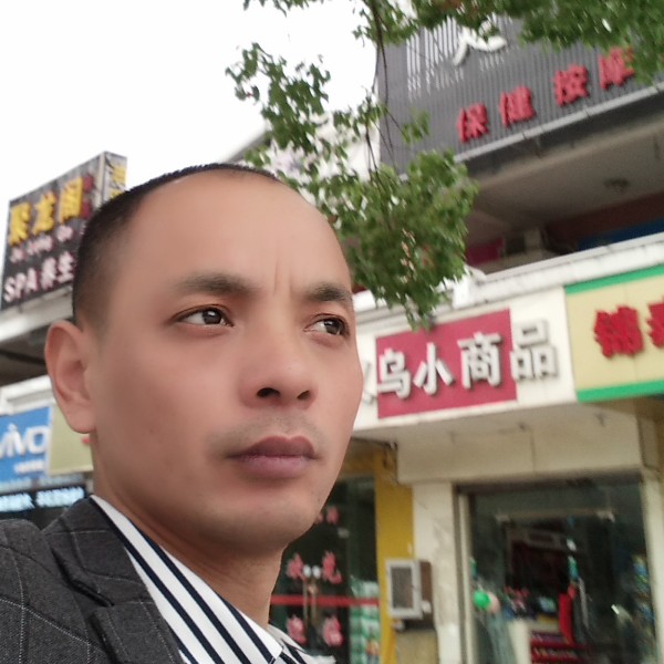 周新国的照片