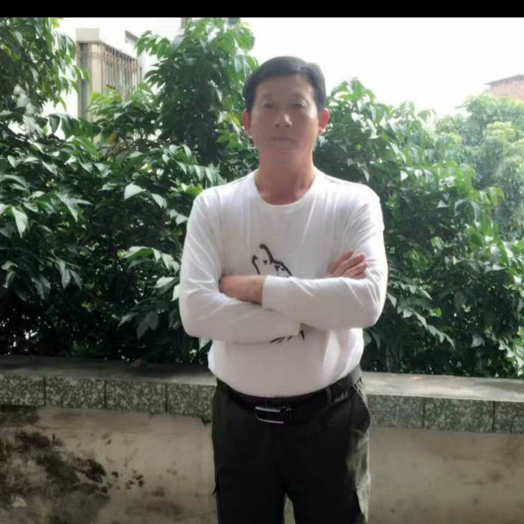 方盒凝眸愤怒的照片