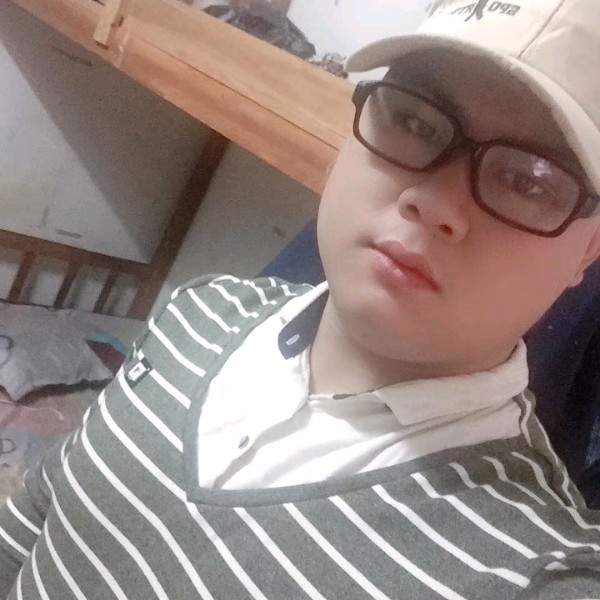 李初九的照片