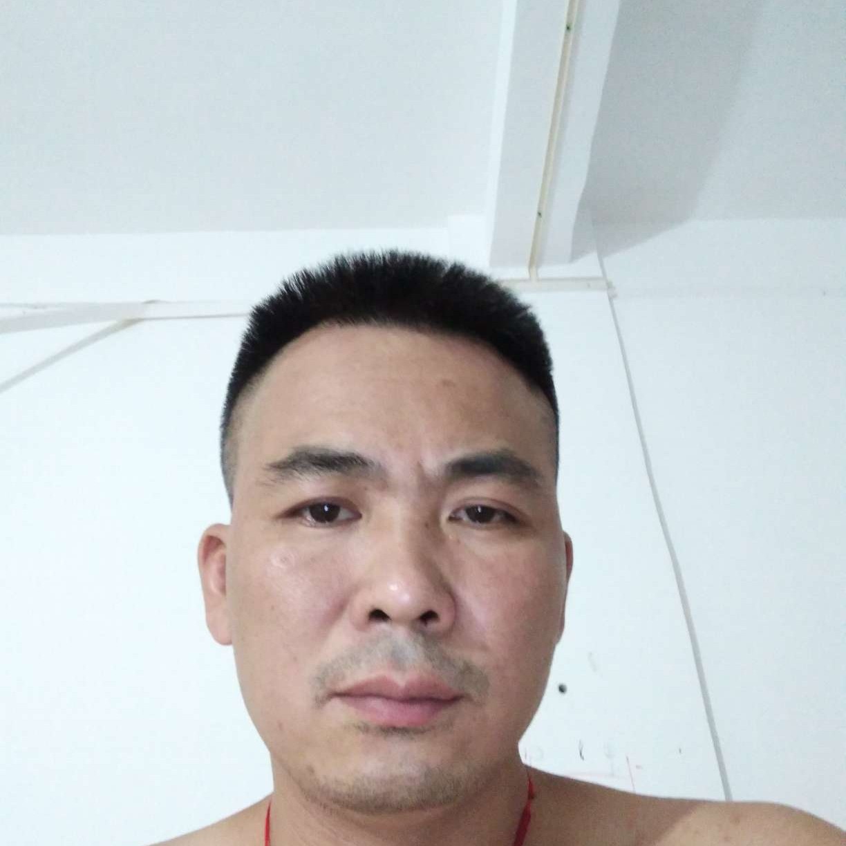 单身电灯的照片