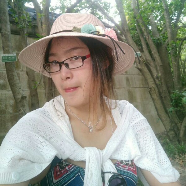 夜幕下的路路的照片
