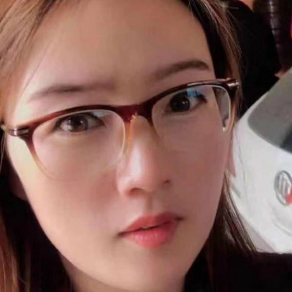 霓裳英俊的照片