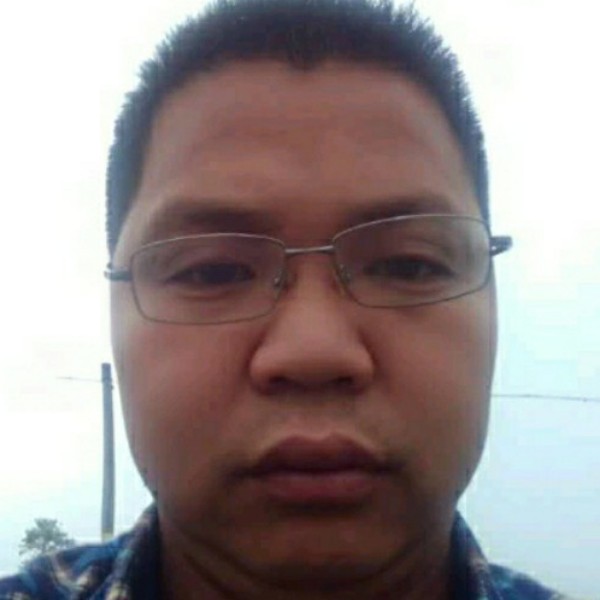 西装迎听话的照片