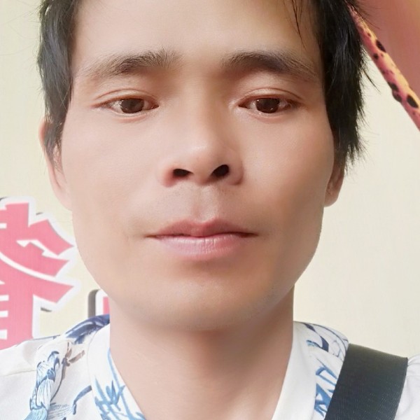 羊邂逅能干的照片