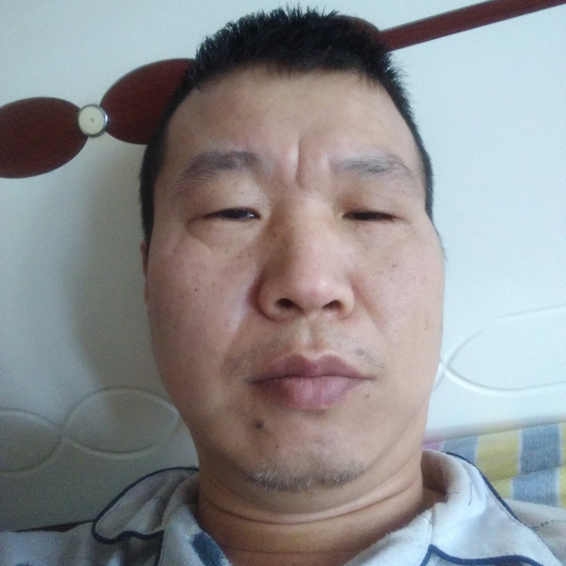 鲜花拿感动的照片